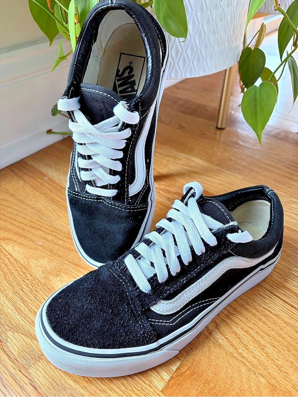 Vans Old Skool Black & White Sneakers US Men’s 4.5 / 6.0 Women’s